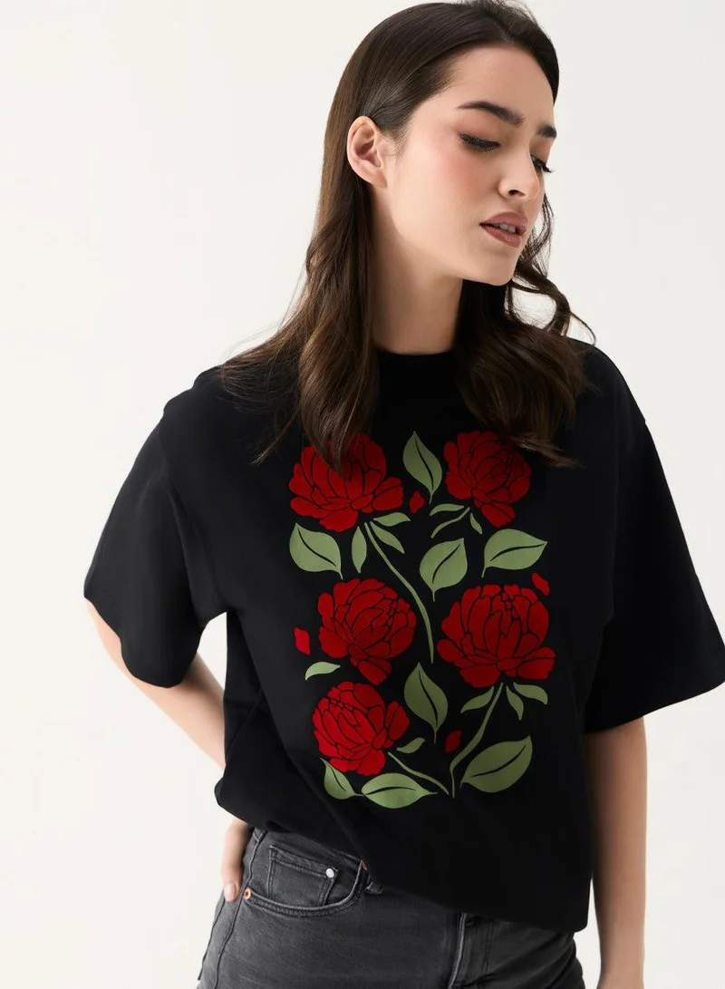 زجزاج تيشيرت واسع بطبعة وردة حمراء